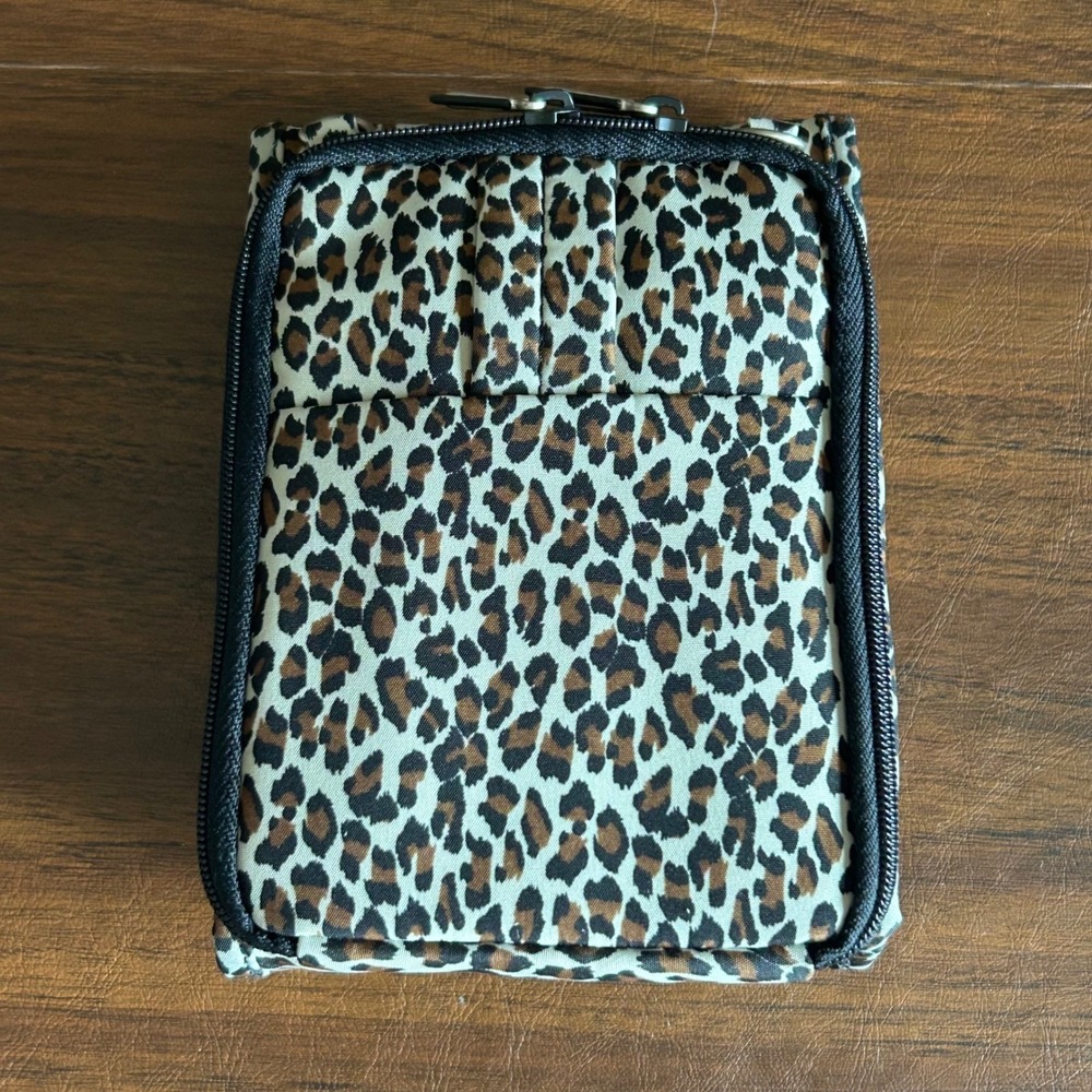 Travelon Travel Wallet Leopard Print Passport Crossbody Neck Bag‎ Y2K